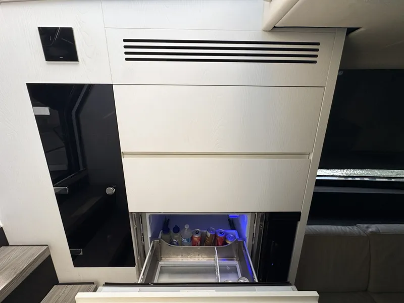 Slide: The Image of Azimut Verve 47 2023 - 6018090