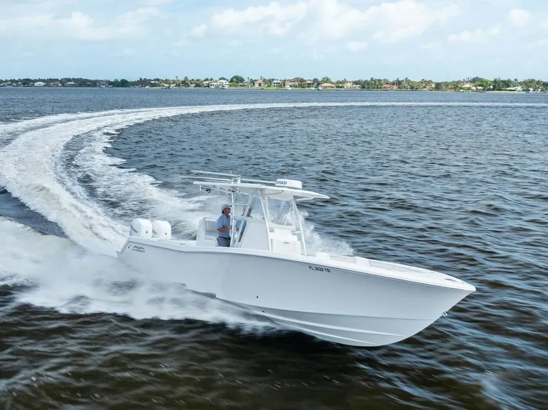 Slide: The Image of Invincible 33 Open Fisherman 2020 - 6021990