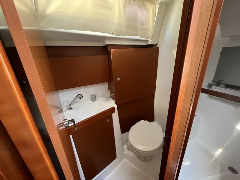 Slide: The Image of Beneteau 38.1 2016 - 6018293