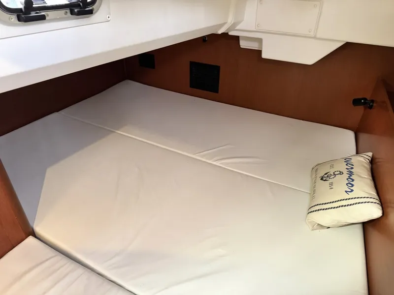 Slide: The Image of Beneteau 38.1 2016 - 6021242