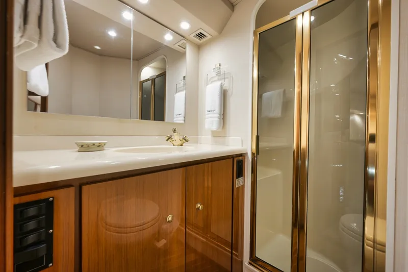 Slide: The Image of Viking 52 - THE HURRICANE - Forward Head 2003 Viking 52 Convertible - THE HURRICANE  - 6018898