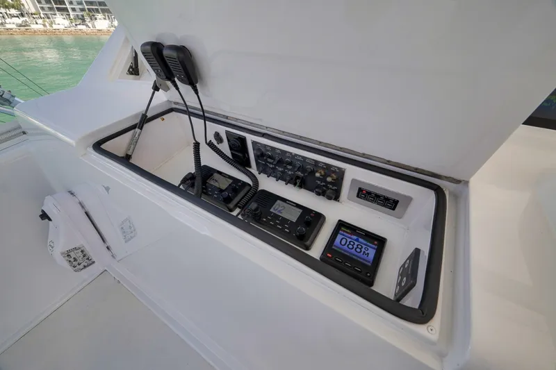 Slide: The Image of Viking 52 - THE HURRICANE - Flybridge Helm Station Electronics 2003 Viking 52 Convertible - THE HURRICANE - 7866150