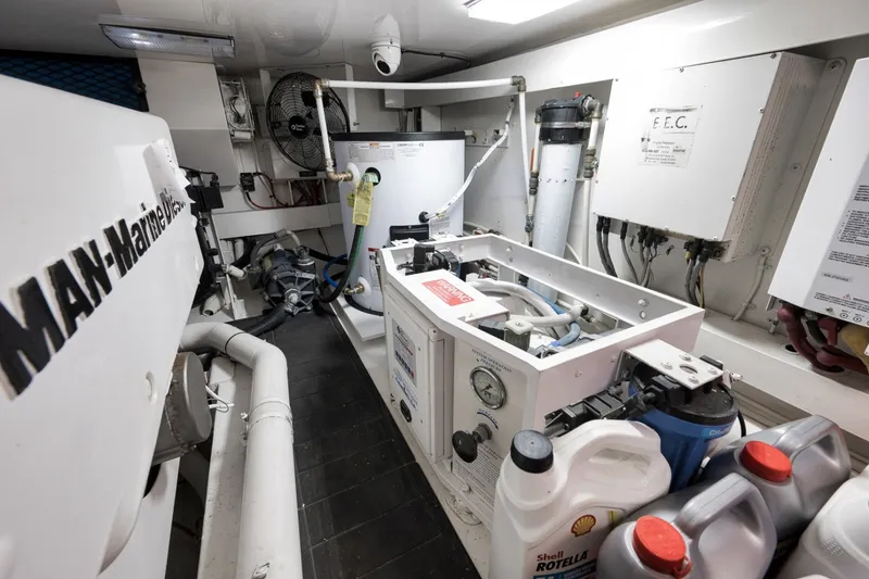 Slide: The Image of Viking 52 - THE HURRICANE - Engine Room  2003 Viking 52 Convertible - THE HURRICANE  - 6018848