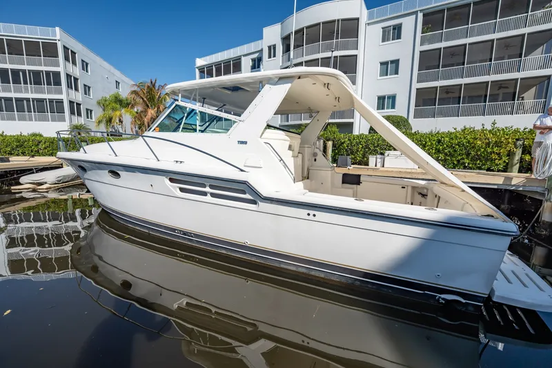 Slide: The Image of Tiara 4100 Open 2002 - 6019043