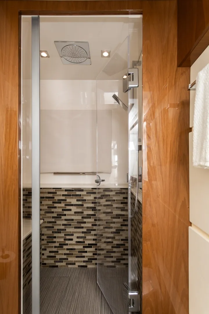 Slide: The Image of Sea Ray L650 FLY 2018 - 6019389