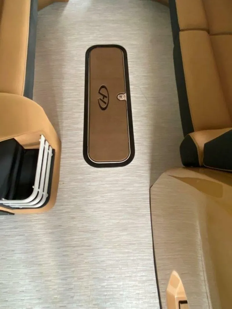 Slide: The Image of Harris 25 2023 - 6019631