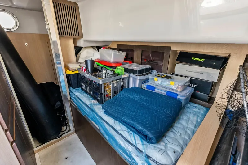 Slide: The Image of Azimut Flybridge 2020 - 6019878