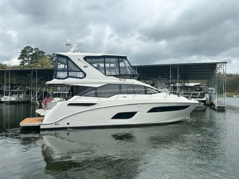The Image of Sea Ray 460 FLY 2017 - undefined