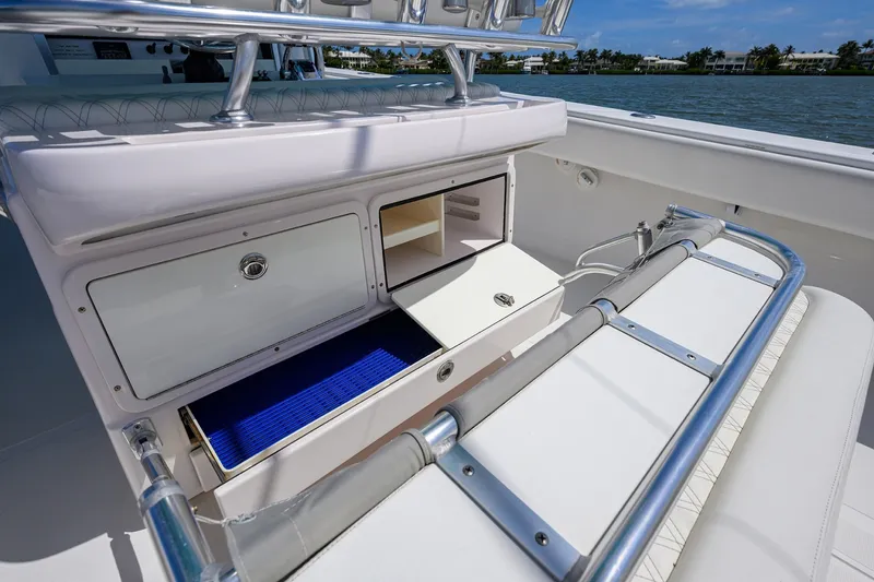 Slide: The Image of Bahama 41 - Exterior Cockpit 2013 Bahama 41 Center Console - 6020066
