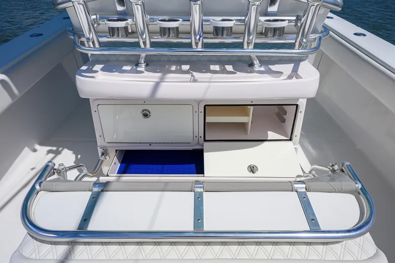 Slide: The Image of Bahama 41 - Exterior Cockpit 2013 Bahama 41 Center Console - 6020067