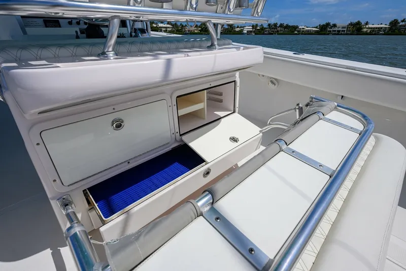 Slide: The Image of Bahama 41 - Exterior Cockpit 2013 Bahama 41 Center Console - 7649324