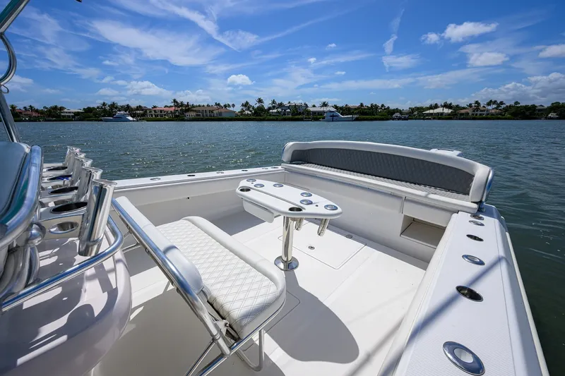 Slide: The Image of Bahama 41 - Exterior Cockpit 2013 Bahama 41 Center Console - 6020062