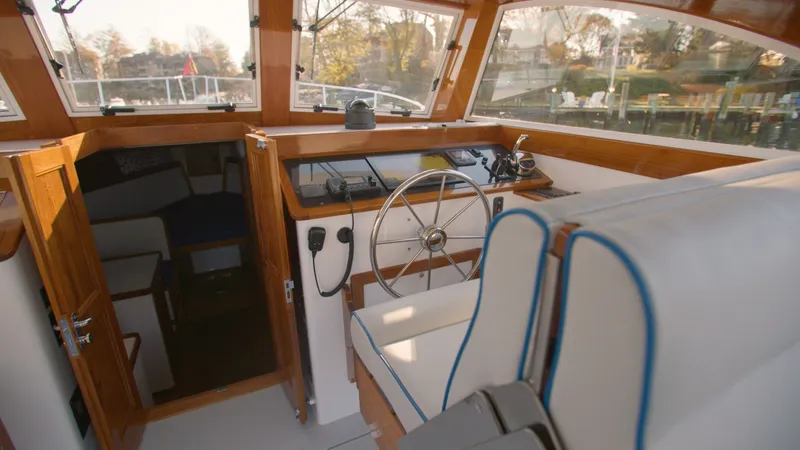 Slide: The Image of Imgi_24_2021 Ellis 36 Express Cruiser Power 10135478 20260401140230318 14 - 6020663