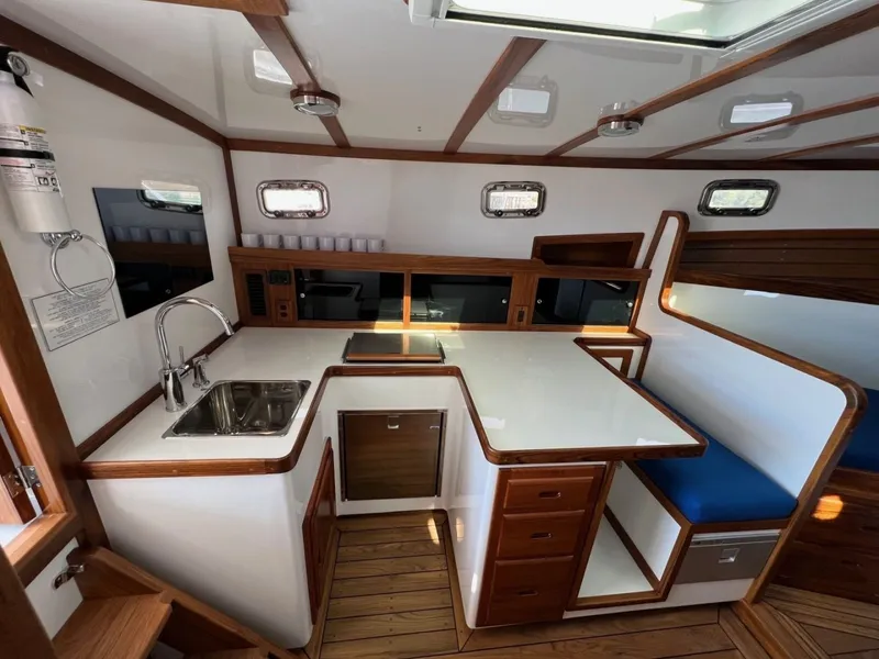 Slide: The Image of Imgi_29_2021 Ellis 36 Express Cruiser Power 10135478 20260401140230366 19 - 6020645