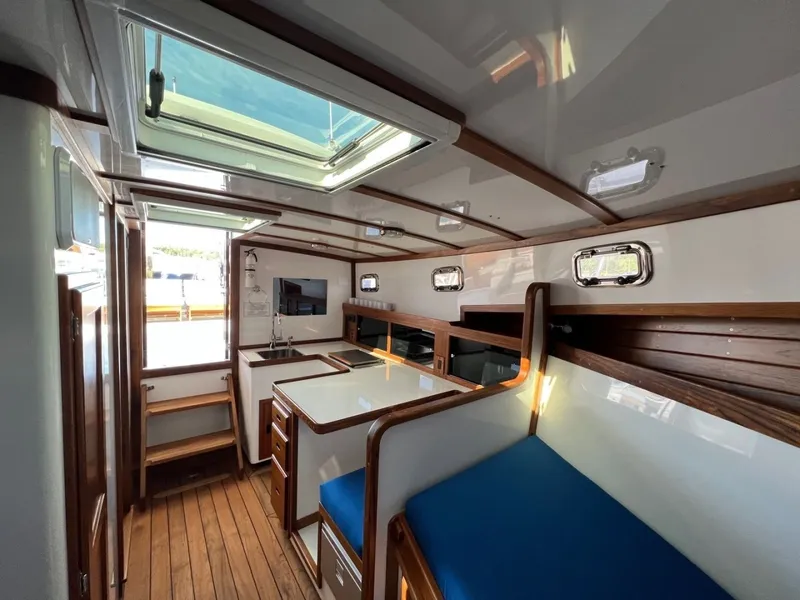 Slide: The Image of Imgi_32_2021 Ellis 36 Express Cruiser Power 10135478 20260401140230395 22 - 6020646