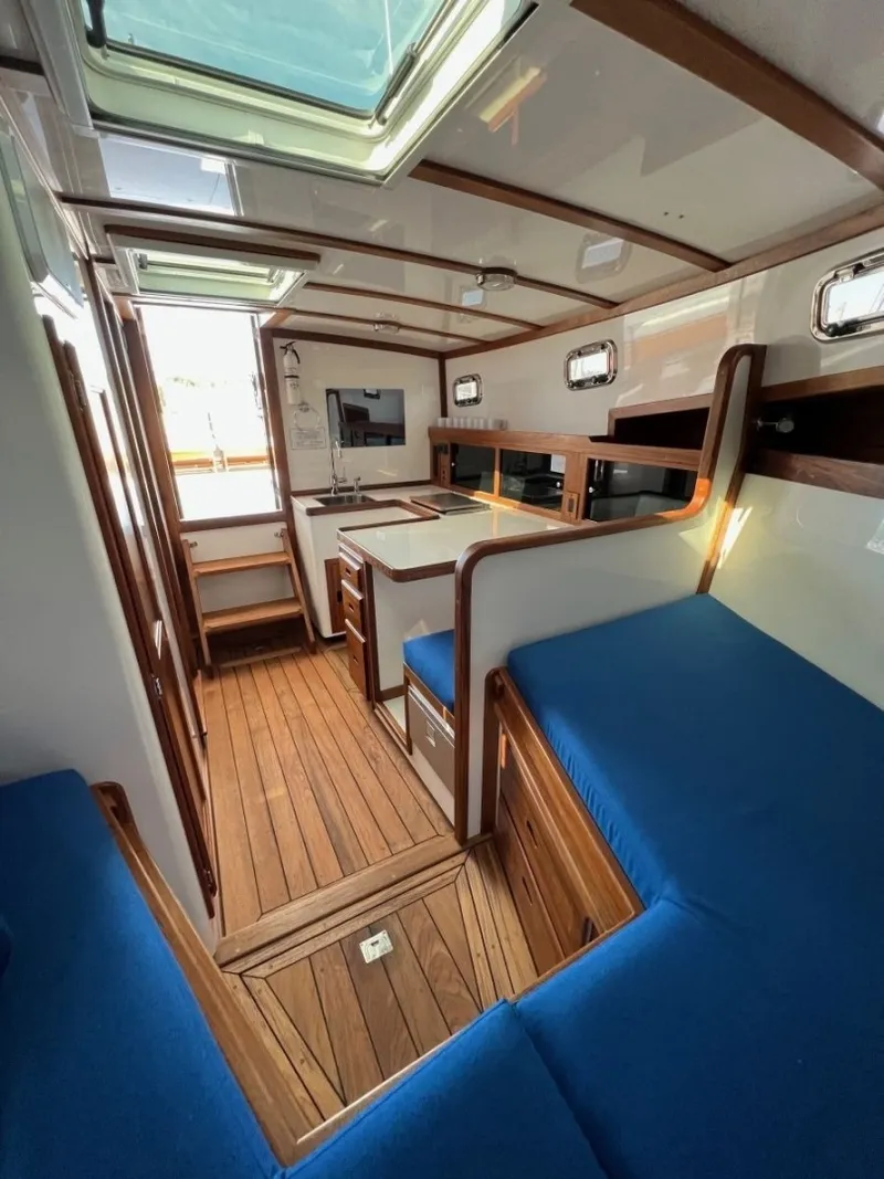 Slide: The Image of Imgi_31_2021 Ellis 36 Express Cruiser Power 10135478 20260401140230385 21 - 6020636