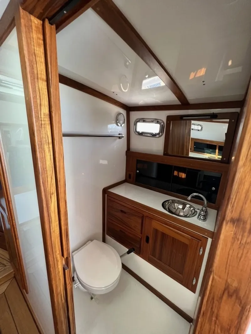 Slide: The Image of Imgi_33_2021 Ellis 36 Express Cruiser Power 10135478 20260401140230404 23 - 6020632