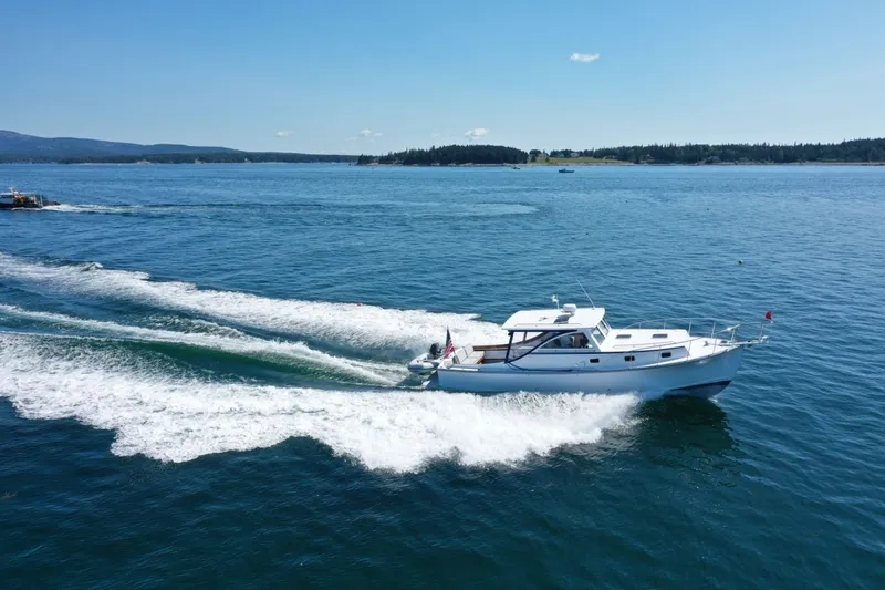 Slide: The Image of Imgi_42_2021 Ellis 36 Express Cruiser Power 10135478 20260401140230490 32 - 6020656