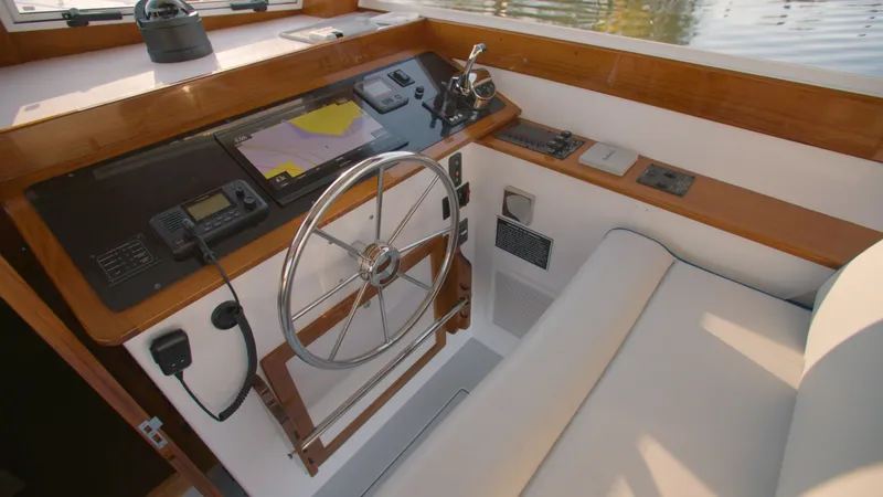 Slide: The Image of Imgi_25_2021 Ellis 36 Express Cruiser Power 10135478 20260401140230328 15 - 6020664