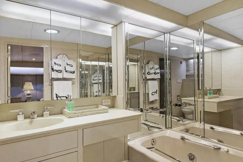 Slide: The Image of Burger 95 1985 - 6027601