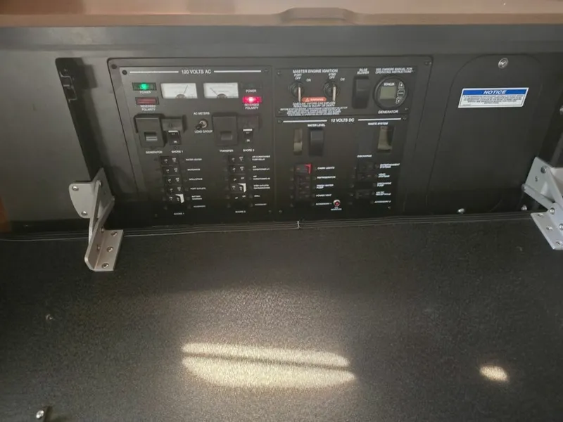 Slide: The Image of Sea Ray 35 2018 - 6023804