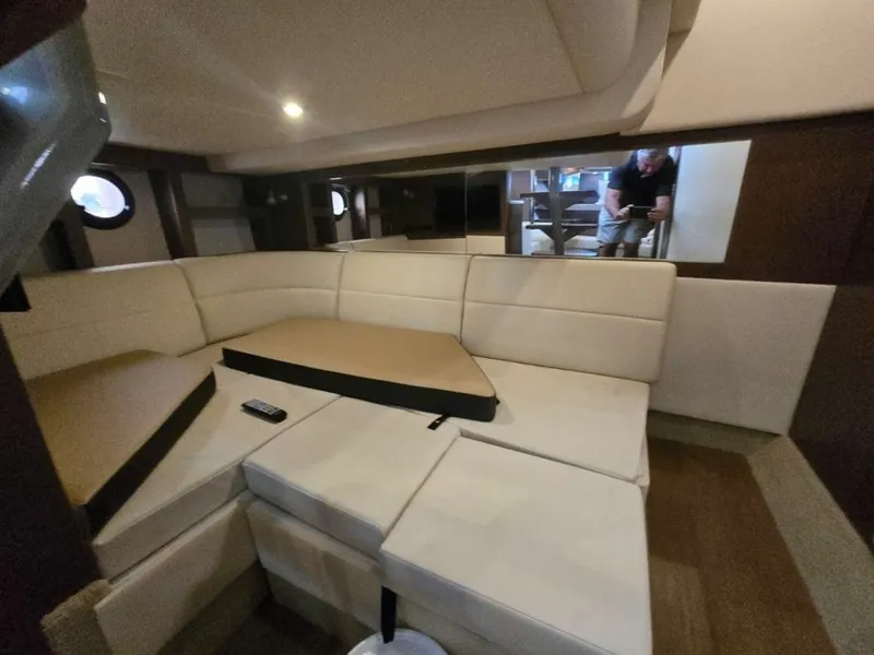 Slide: The Image of Sea Ray 35 2018 - 6023814