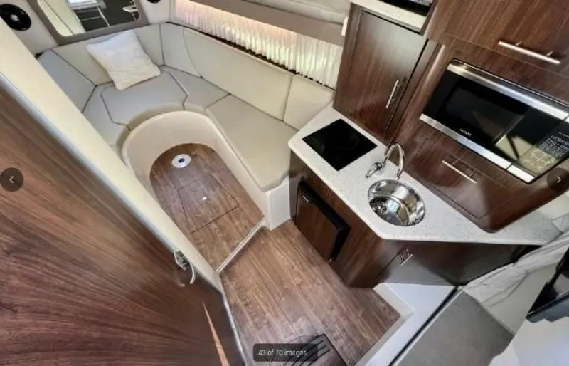 Slide: The Image of Sea Ray 35 2018 - 6023837