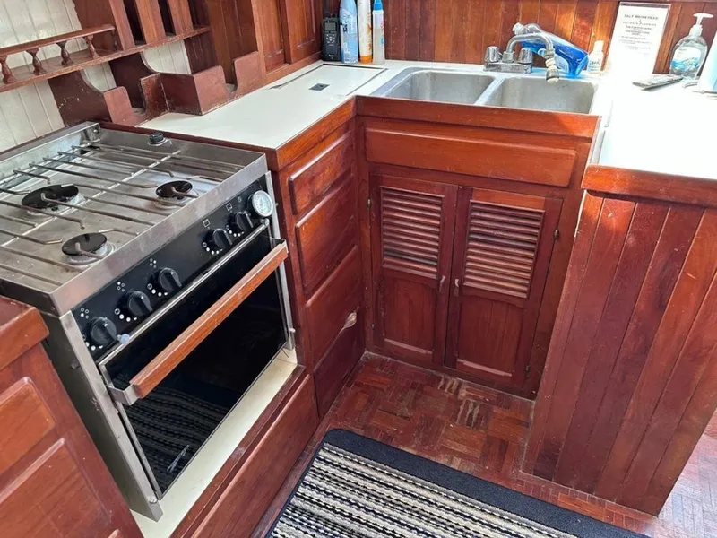 Slide: The Image of Sea Ray 35 2018 - 6023859