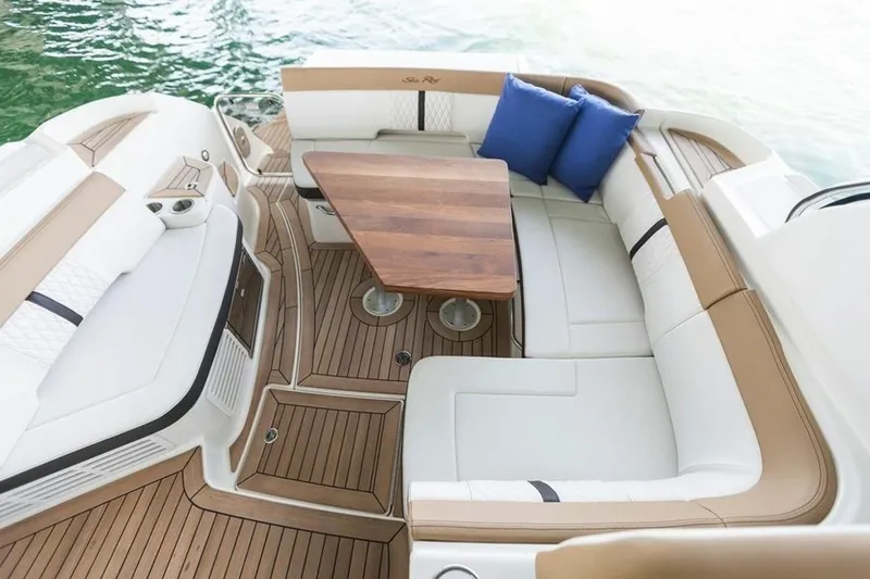 Slide: The Image of Sea Ray 35 2018 - 6023792