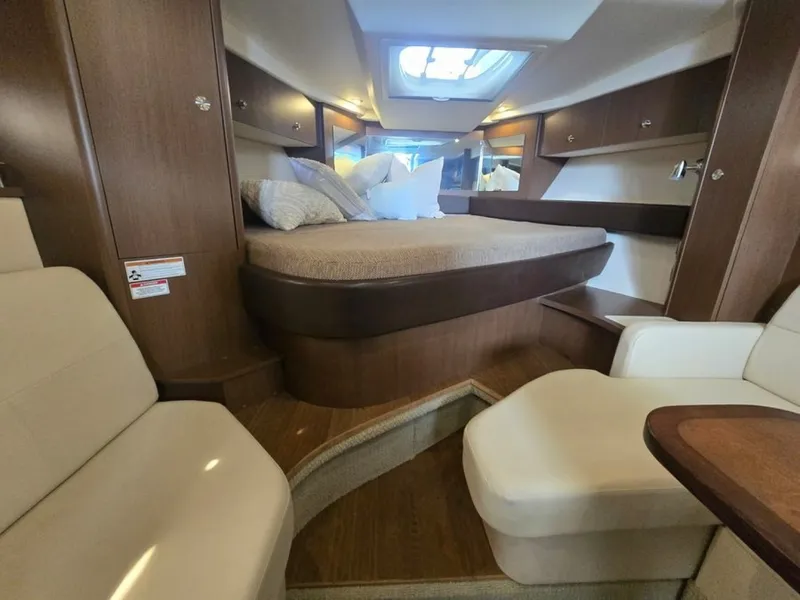 Slide: The Image of Sea Ray 35 2018 - 6023870