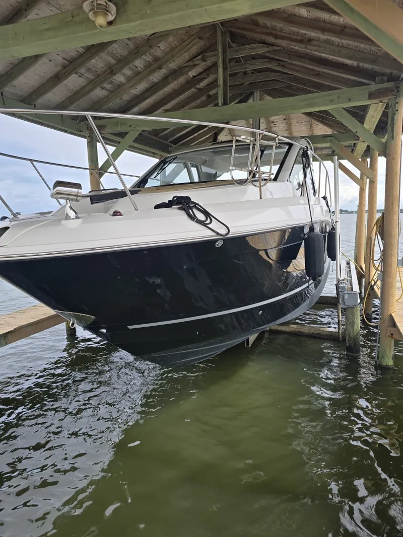 Slide: The Image of Sea Ray 350 Sundancer Coupe 2018 - 6781201
