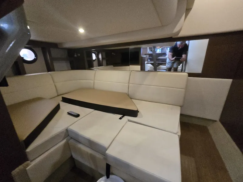 Slide: The Image of Sea Ray 350 Sundancer Coupe 2018 - 6780398