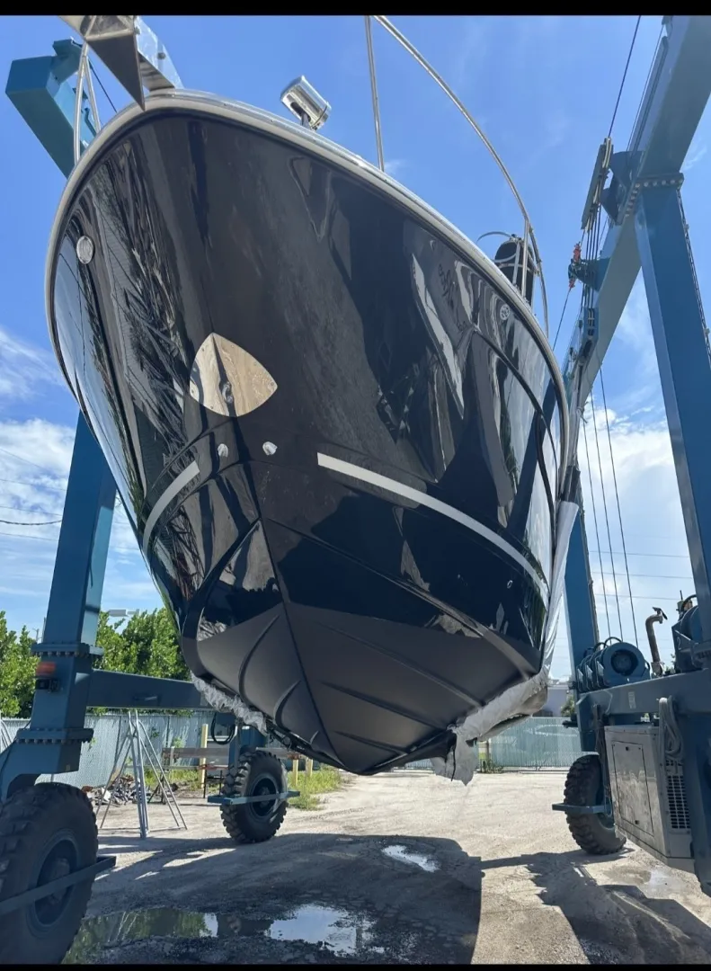 Slide: The Image of Sea Ray 350 Sundancer Coupe 2018 - 6781302