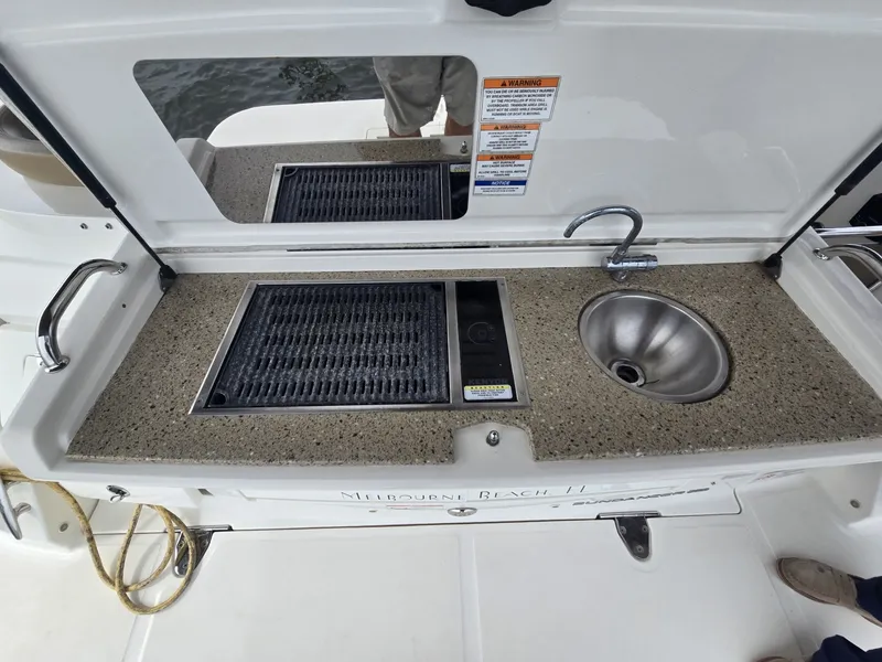 Slide: The Image of Sea Ray 350 Sundancer Coupe 2018 - 6780419
