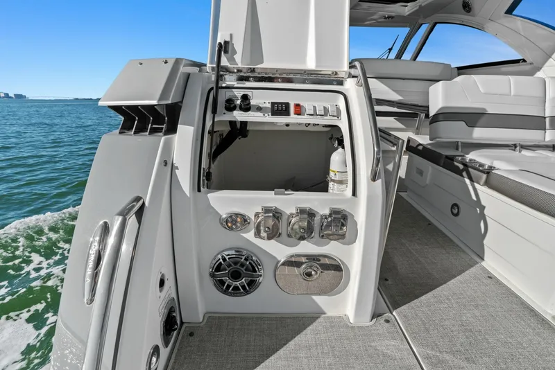 Slide: The Image of 2023 Formula 38 Super Sport Crossover - Bada Beng - 6021463