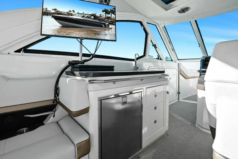 Slide: The Image of 2023 Formula 38 Super Sport Crossover - Bada Beng - 6021467