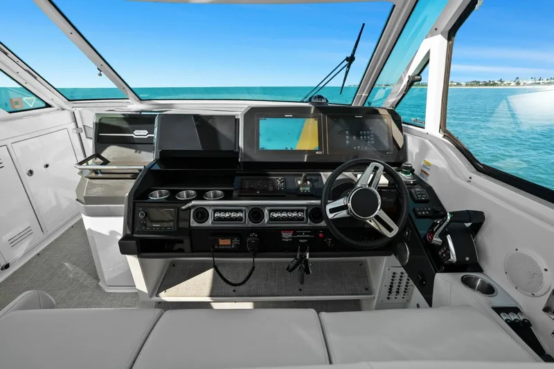 Slide: The Image of Formula 38 - Bada Beng - Helm 2023 Formula 38 Super Sport Crossover - Bada Beng - 6021470