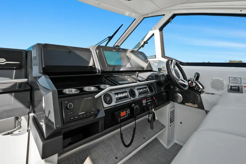 Slide: The Image of Formula 38 - Bada Beng - Helm 2023 Formula 38 Super Sport Crossover - Bada Beng - 6021471