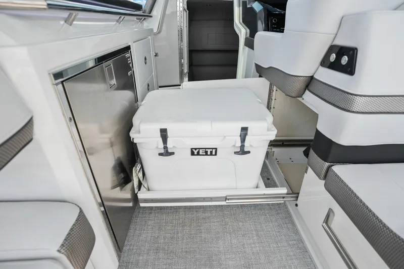 Slide: The Image of 2023 Formula 38 Super Sport Crossover - Bada Beng - 6021482