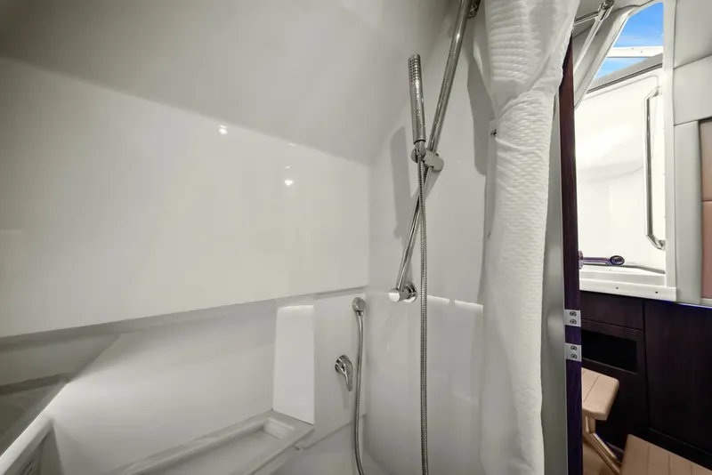 Slide: The Image of Formula 38 - Bada Beng - Head 2023 Formula 38 Super Sport Crossover - Bada Beng - 6026208