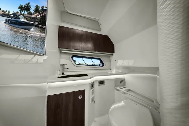 Slide: The Image of Formula 38 - Bada Beng - Head 2023 Formula 38 Super Sport Crossover - Bada Beng - 6026209