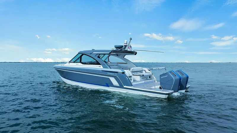 Slide: The Image of Formula 38 - Bada Beng - Exterior Profile 2023 Formula 38 Super Sport Crossover - Bada Beng - 7759526
