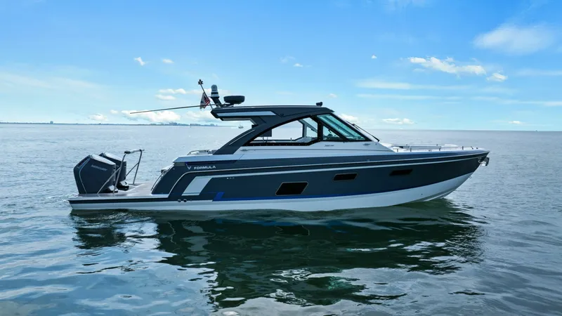 Slide: The Image of Formula 38 - Bada Beng - Exterior Profile 2023 Formula 38 Super Sport Crossover - Bada Beng - 6021426