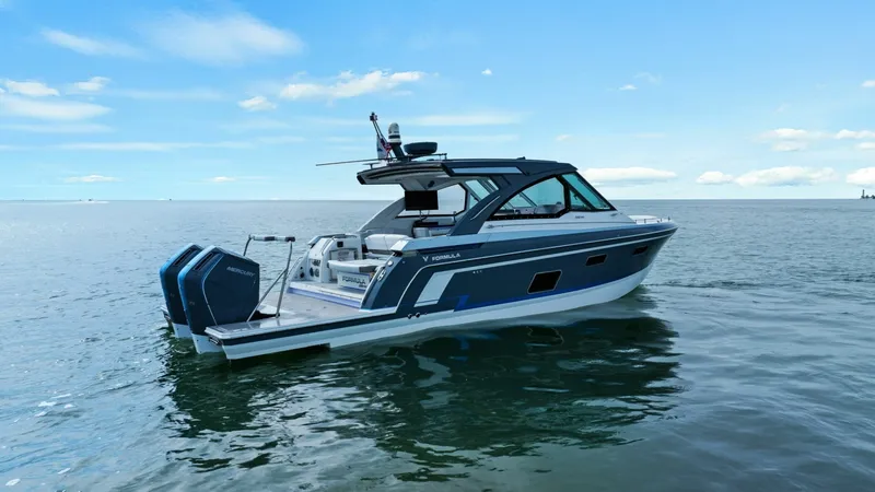 Slide: The Image of Formula 38 - Bada Beng - Exterior Profile 2023 Formula 38 Super Sport Crossover - Bada Beng - 7759527