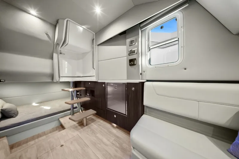 Slide: The Image of Formula 38 - Bada Beng - Cabin 2023 Formula 38 Super Sport Crossover - Bada Beng - 7759558