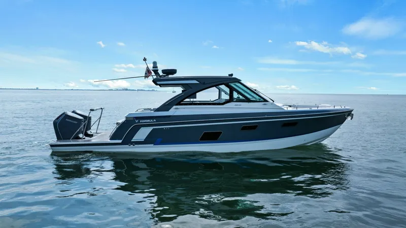 Slide: The Image of Formula 38 - Bada Beng - Exterior Profile 2023 Formula 38 Super Sport Crossover - Bada Beng - 7759529