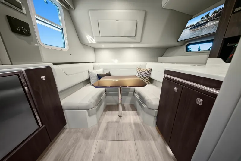 Slide: The Image of Formula 38 - Bada Beng - Cabin 2023 Formula 38 Super Sport Crossover - Bada Beng - 7759555