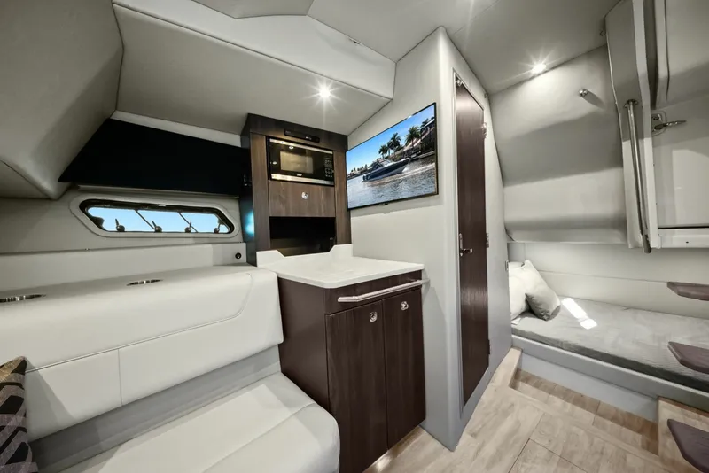 Slide: The Image of Formula 38 - Bada Beng - Cabin 2023 Formula 38 Super Sport Crossover - Bada Beng - 7759556