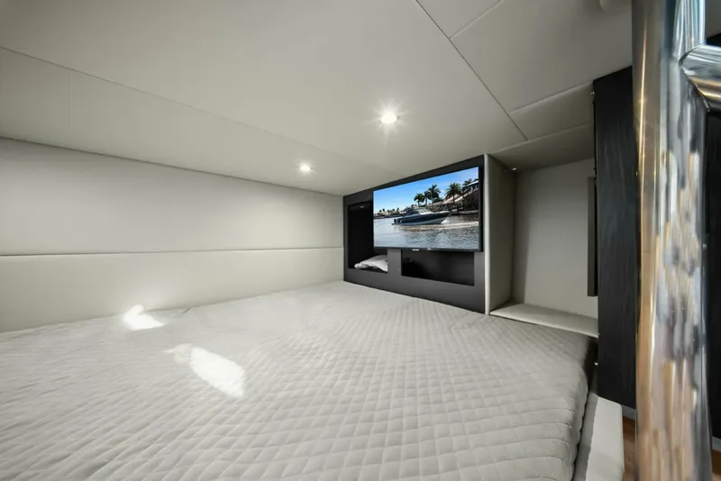 Slide: The Image of Formula 38 - Bada Beng - Cabin 2023 Formula 38 Super Sport Crossover - Bada Beng - 7759560