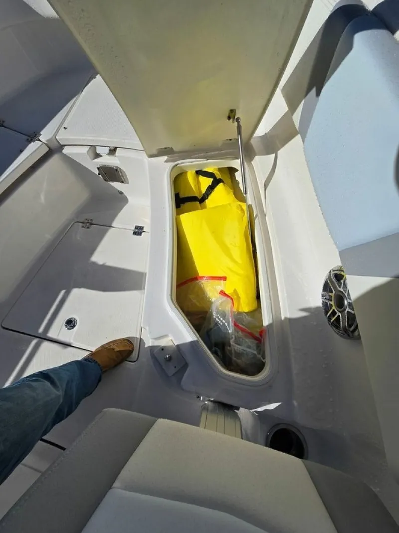 Slide: The Image of Robalo 27 2022 - 6023394